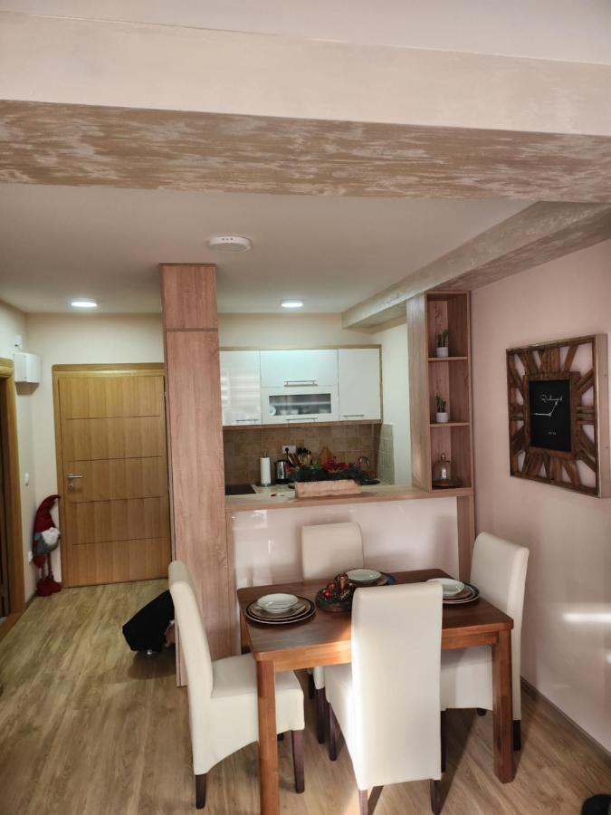 Koreni Apartment *